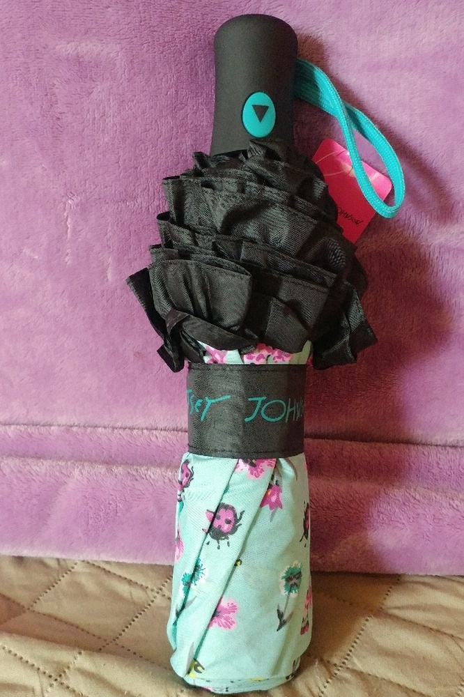 BN Betsey Johnson umbrella